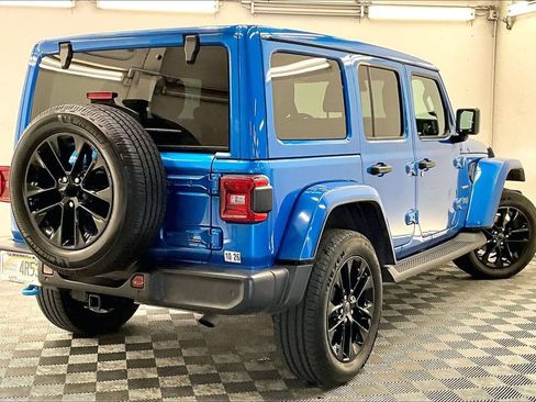 Used 2024 Jeep Wrangler Unlimited Sahara w/ Technology Group AWD/4WD image 12