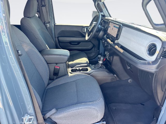 Used 2025 Jeep Wrangler Unlimited Sahara w/ Safety Group AWD/4WD image 24