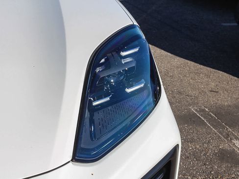 Used 2025 Porsche Cayenne image 10