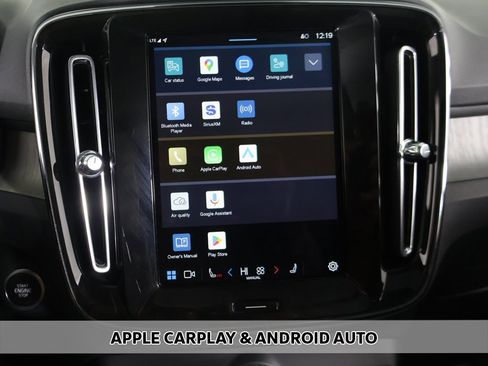 Used 2024 Volvo XC40 B5 Plus image 8