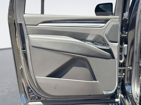 Used 2025 Cadillac Escalade ESV Sport AWD/4WD image 24
