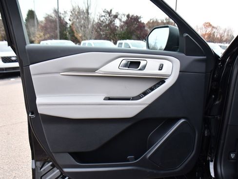 Used 2026 Ford Explorer Active w/ Active Comfort Package image 24