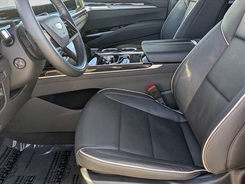Used 2025 Cadillac Escalade Premium Luxury image 17