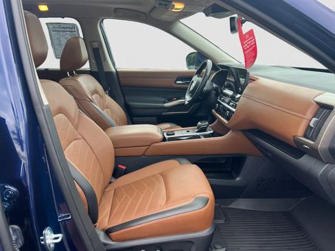 Certified 2023 Nissan Pathfinder Platinum w/ Lighting Package (N93) image 16