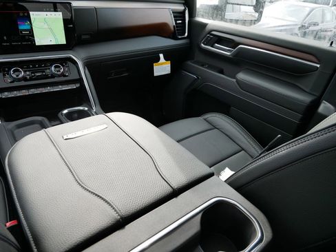 New 2026 GMC Sierra 3500 Denali w/ Denali Reserve Package image 9