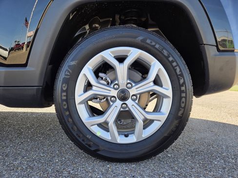 New 2026 Jeep Compass Latitude image 9