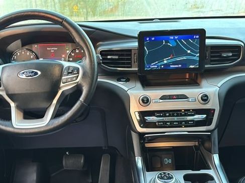 Used 2023 Ford Explorer XLT w/ Equipment Group 202A AWD/4WD image 7
