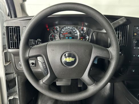 Used 2022 Chevrolet Express 2500 w/ Driver Convenience Package image 18