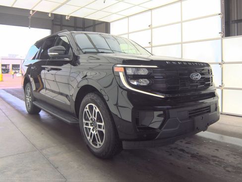 Used 2025 Ford Expedition Max Active image 4