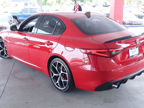 Used 2017 Alfa Romeo Giulia w/ Sport Appearance Package RWD image 7