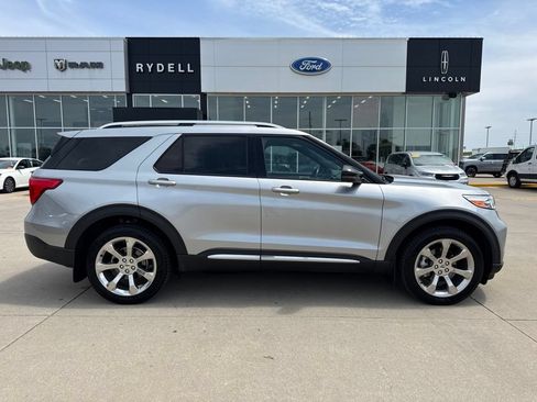 Certified 2020 Ford Explorer Platinum w/ Premium Technology Package AWD/4WD image 2