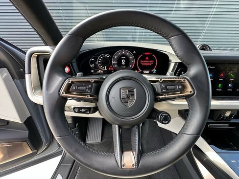 Certified 2025 Porsche Cayenne Turbo AWD/4WD image 21