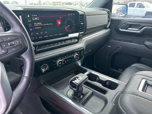 Used 2022 GMC Sierra 1500 SLT w/ SLT Convenience Package AWD/4WD image 25