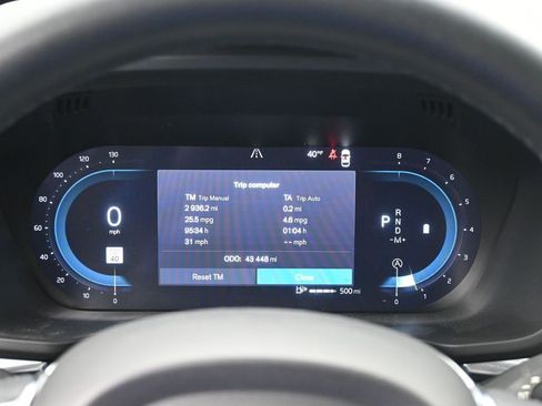 Used 2023 Volvo XC60 B5 Plus image 13