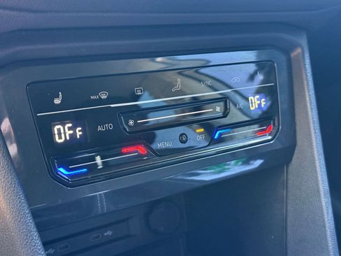 Used 2023 Volkswagen Tiguan SE image 17