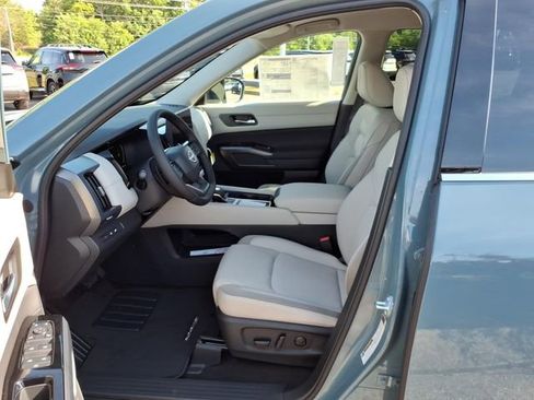 New 2026 Nissan Pathfinder SL FWD image 6