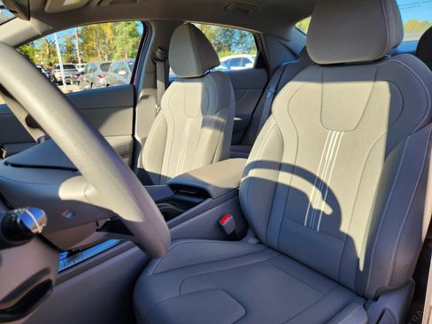 Certified 2024 Hyundai Elantra SEL image 7