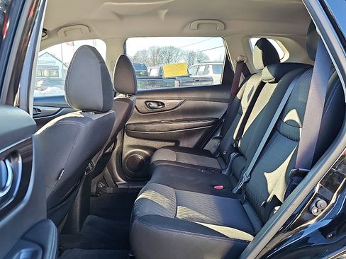 Used 2020 Nissan Rogue SV image 10