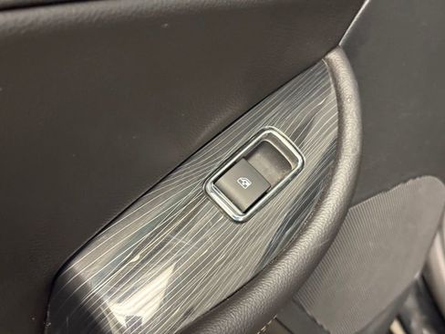 Used 2016 Chevrolet Impala LTZ FWD image 16