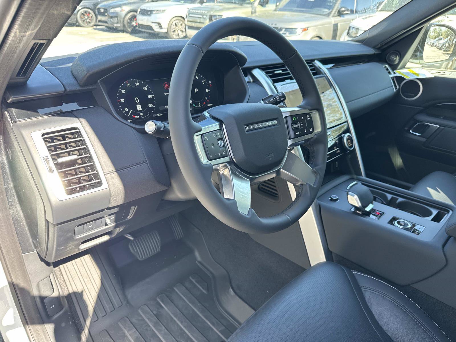 Used 2026 Land Rover Discovery S AWD/4WD image 23