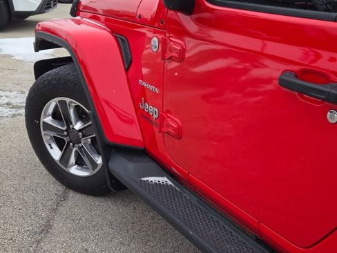 Used 2018 Jeep Wrangler Unlimited Sahara w/ Cold Weather Group image 19