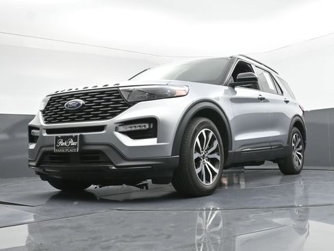 Used 2023 Ford Explorer ST-Line w/ Class IV Trailer Tow Package image 25