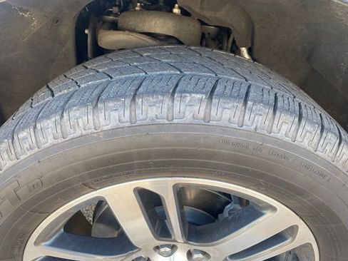 Used 2024 Ford Expedition XLT RWD image 4