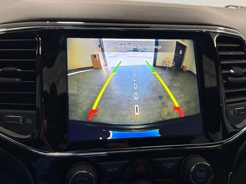 Used 2021 Jeep Grand Cherokee Laredo X image 25