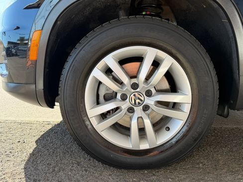 Used 2016 Volkswagen Tiguan S FWD image 9