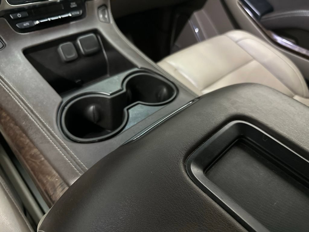 Used 2020 Chevrolet Suburban LT w/ Luxury Package RWD image 45