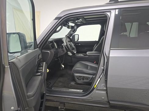 Used 2025 Lexus GX 550 w/ Accessory Package (2T) AWD/4WD image 2