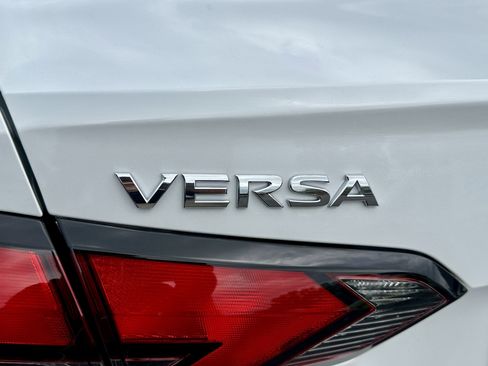 Used 2025 Nissan Versa SV w/ Trunk Package image 18