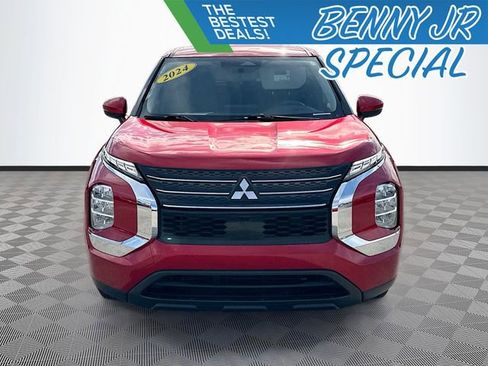 Used 2024 Mitsubishi Outlander ES image 2