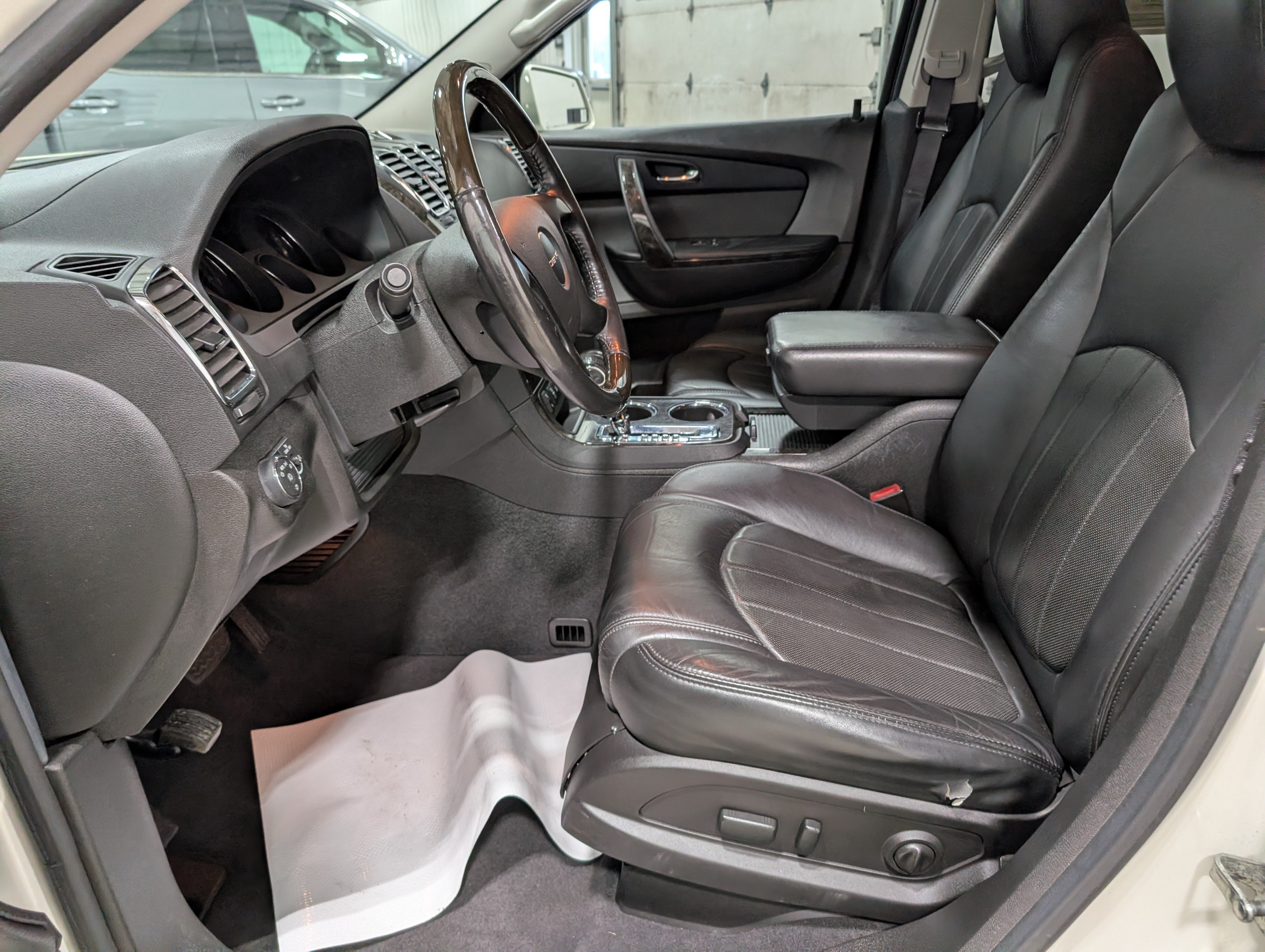 Used 2011 GMC Acadia Denali AWD/4WD image 14
