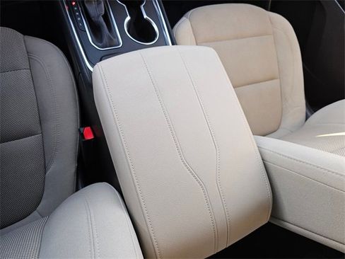 Used 2022 Chevrolet Traverse LT image 24