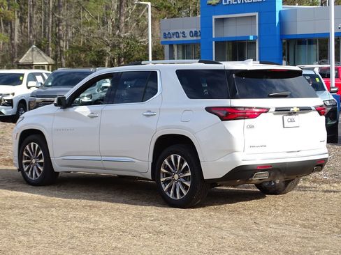 Used 2023 Chevrolet Traverse Premier image 4