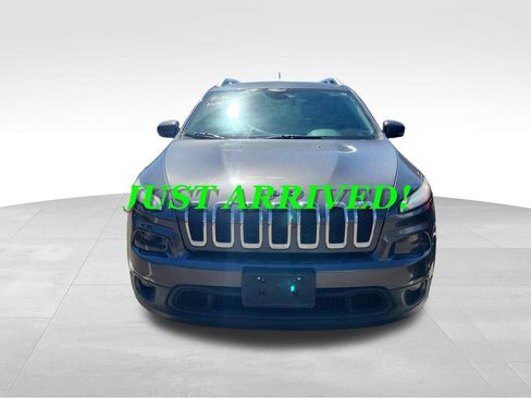 Used 2017 Jeep Cherokee Latitude w/ Safety/Convenience Group AWD/4WD image 2