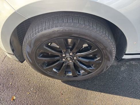 Used 2023 Land Rover Range Rover Velar R-Dynamic S image 37