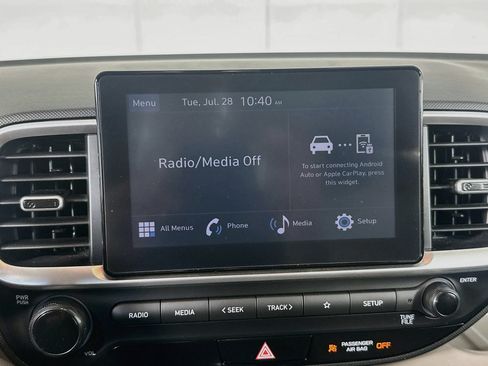 Used 2025 Hyundai Venue SEL FWD image 21