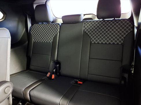 New 2026 GMC Acadia Denali w/ Super Cruise Package image 9