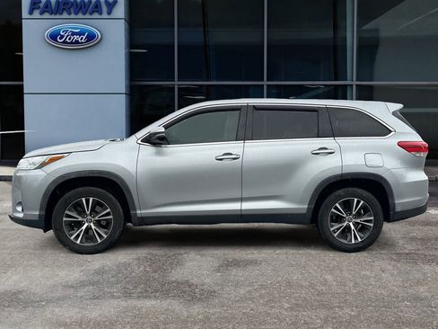 Used 2019 Toyota Highlander LE image 7