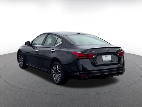 Used 2025 Nissan Altima 2.5 SV FWD image 12