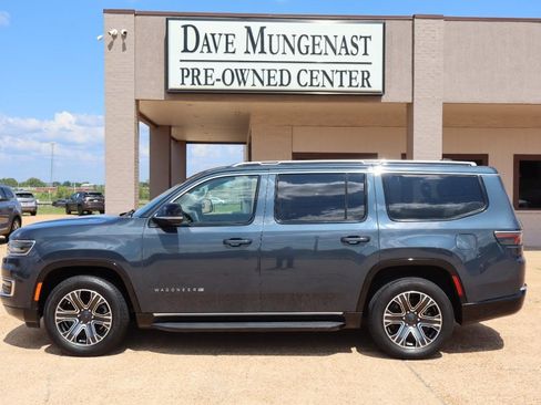 Used 2024 Jeep Wagoneer Series II AWD/4WD image 2