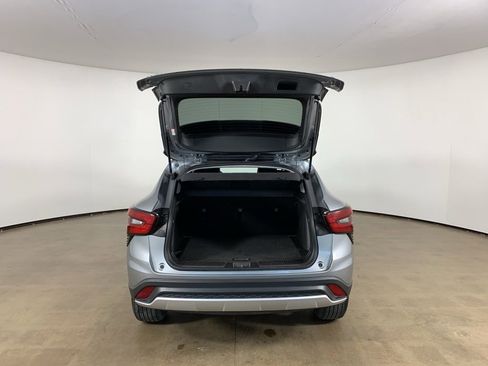 Used 2025 Chevrolet Trax LT image 12