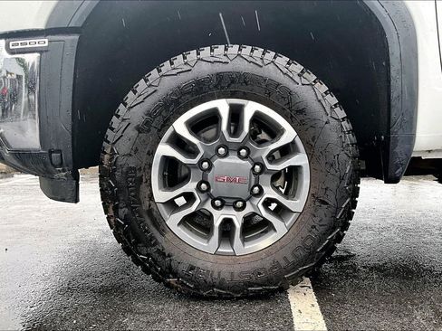Used 2024 GMC Sierra 2500 SLE AWD/4WD image 2