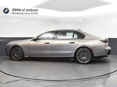 New 2025 BMW i7 eDrive50 w/ Executive Package RWD image 4