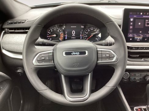 Used 2024 Jeep Compass Latitude image 17