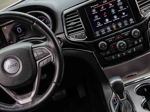 Used 2022 Jeep Grand Cherokee Limited image 19