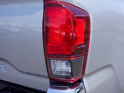 Used 2018 Toyota Tacoma SR5 RWD image 5