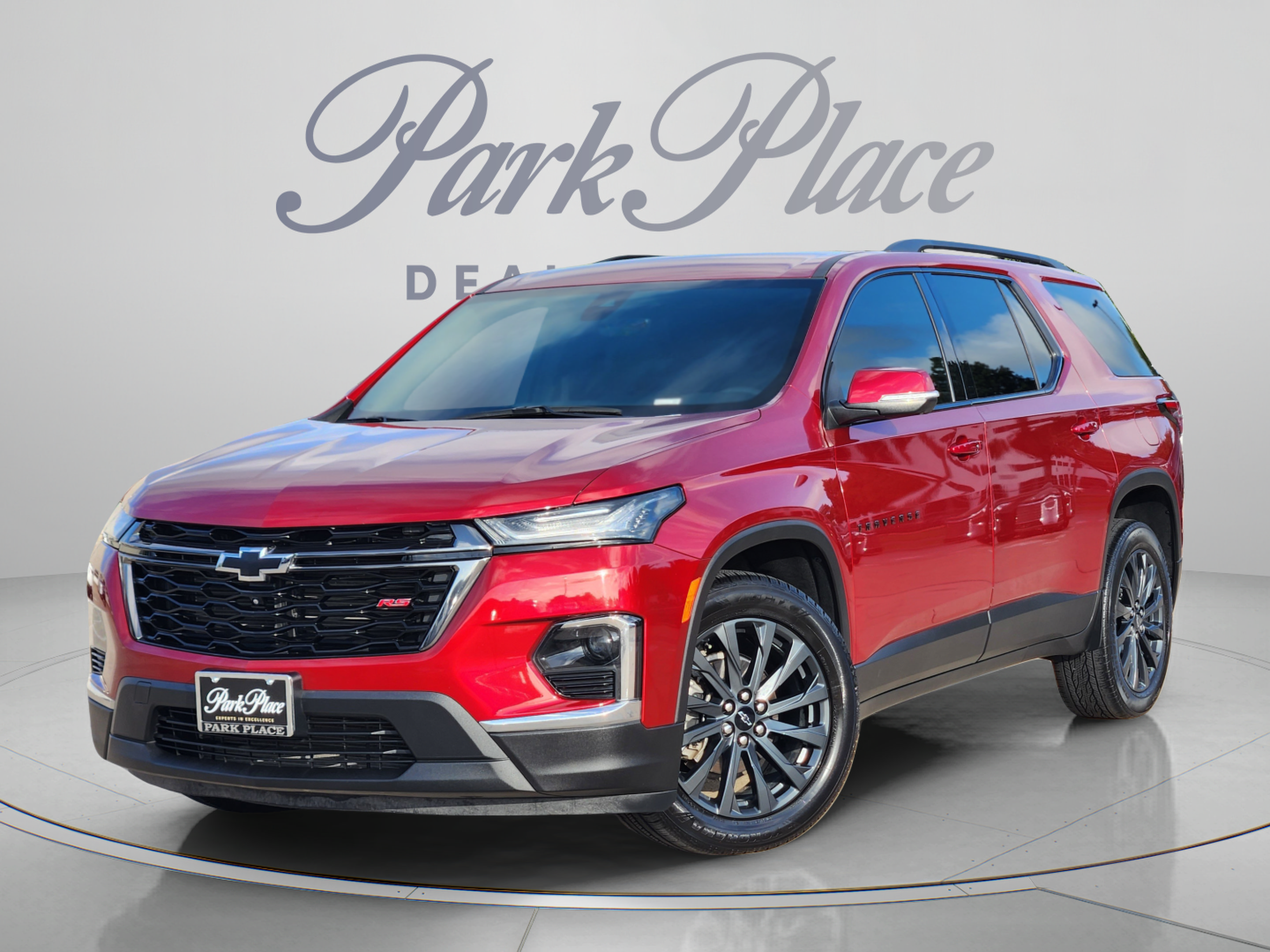 Used 2023 Chevrolet Traverse RS FWD image 1